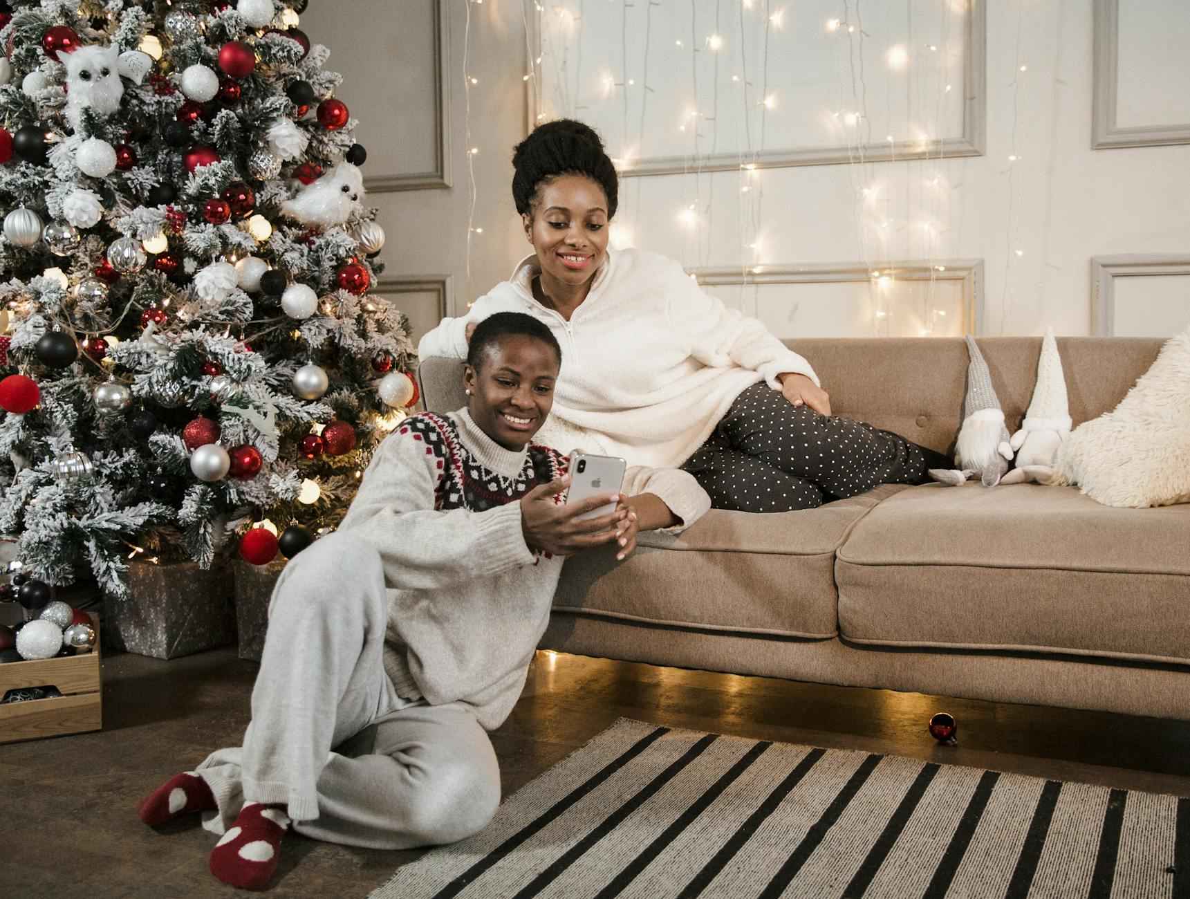 Christmas Office Decorating Ideas: Boost Holiday Spirit 2 Choosing a Theme