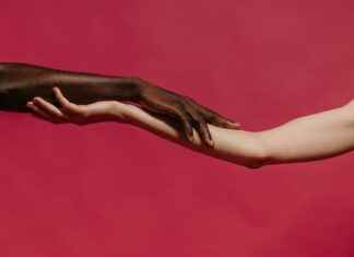 Door Decorations For Christmas: Festive DIY Inspirations Door Decorations For Christmas: Festive DIY Inspirations