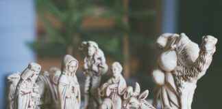 Front Door Christmas Decorations: Festive First Impressions Front Door Christmas Decorations: Festive First Impressions