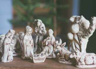 Front Door Christmas Decorations: Festive First Impressions Front Door Christmas Decorations: Festive First Impressions