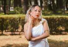 Gold Christmas Tree Decorations: Shine Bright This Season Gold Christmas Tree Decorations: Shine Bright This Season